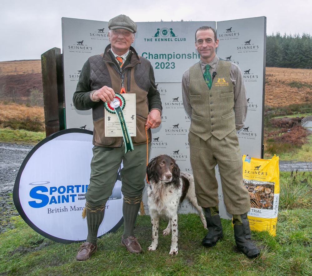 HPR Championship winners Steve Kimberley Cracker and Head Keeper Raymond Holt.  Credit The Kennel Club and Wetdog Photography.jpg